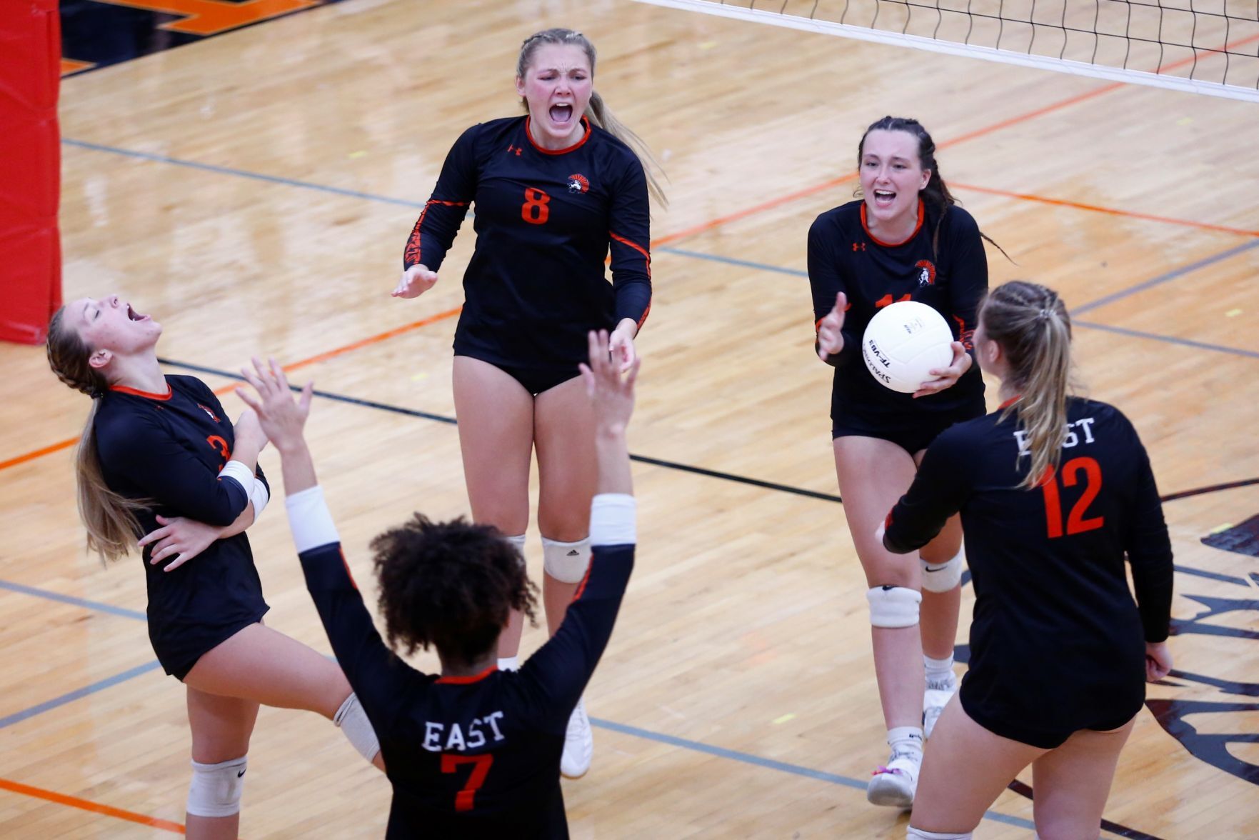 090121-jrn-east-west-vb-4